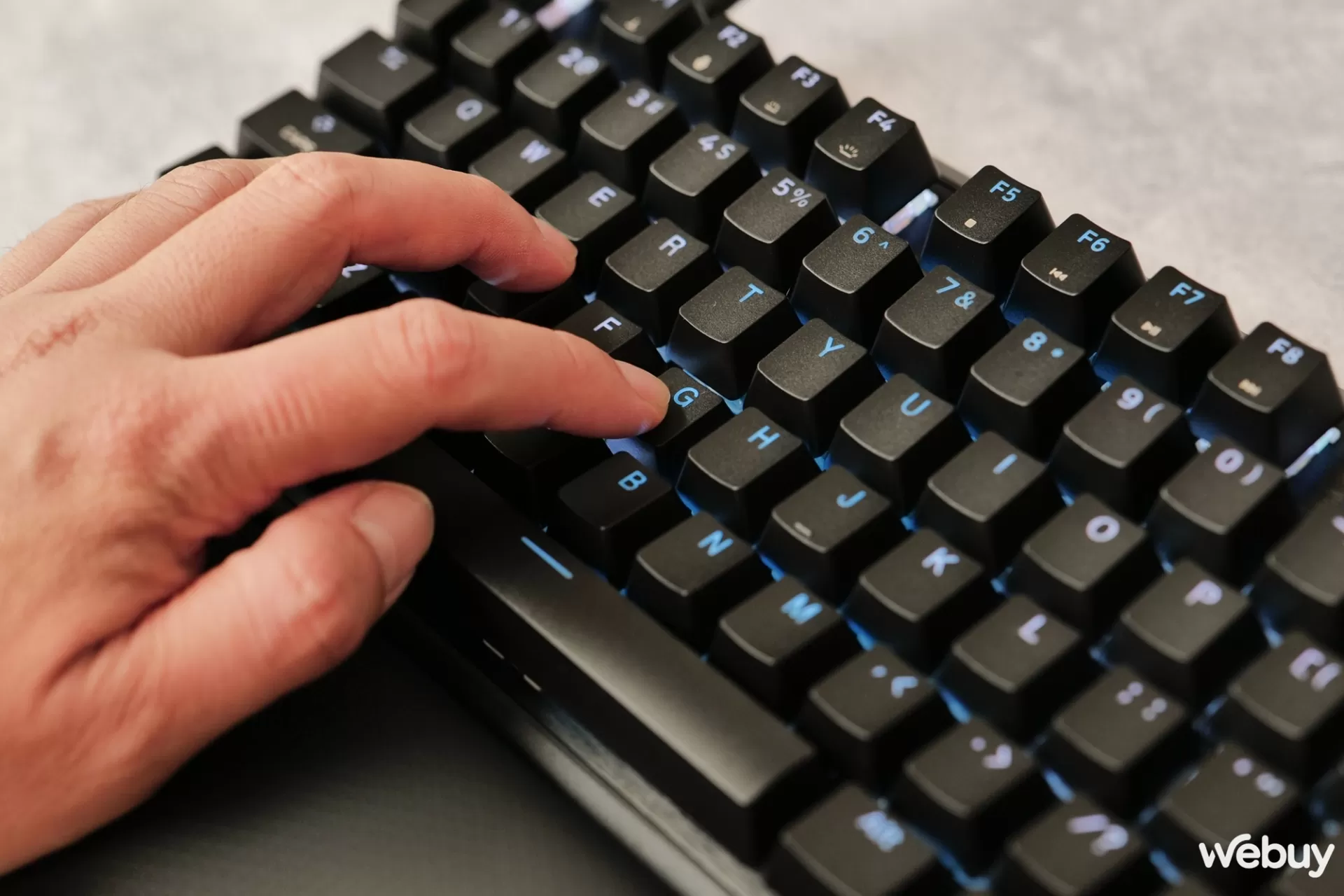Trải nghiệm Corsair K70 Pro TKL: Nâng cấp lớn nhờ switch nam châm Hall Effect- Ảnh 19. Trải nghiệm Corsair K70 Pro TKL: Nâng cấp lớn nhờ switch nam châm Hall Effect- Ảnh 19.